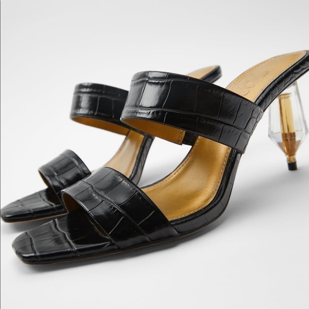 ZARA BNWT Geometric Animal Embossed Sandals